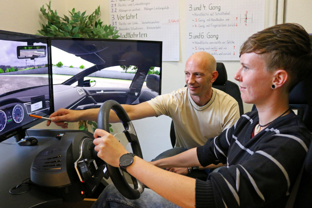 Ausbildung am Fahrsimulator in der Fahrschule Schlothauer